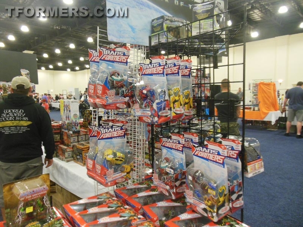 BotCon 2013   The Transformers Convention Dealer Room Image Gallery   OVER 500 Images  (317 of 582)
